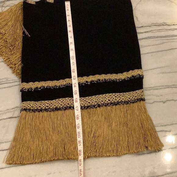 Vintage Austrian Black & Gold Shawl with Pattern and Fringe 100% virgin wool - Picture 15 of 16